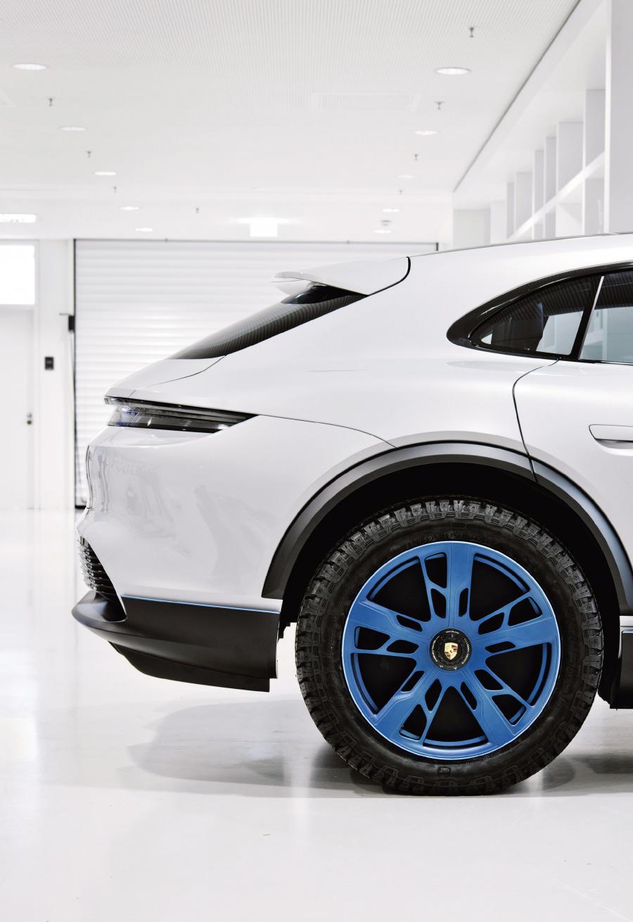 Детали экстерьера Porsche Mission E Cross Turismo 2018 года  (фото 63 из 66)